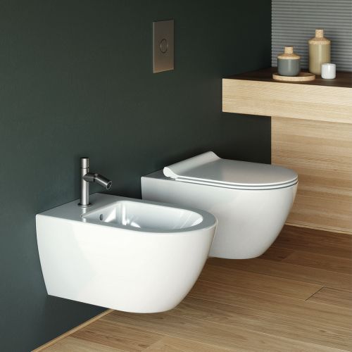 ΛΕΚΑΝΗ WC ΚΡΕΜΑΣΤΗ ΜΕ ΚΑΛΥΜΜΑ GSI PURA Swirl® 881500C White Glossy 55x36 cm